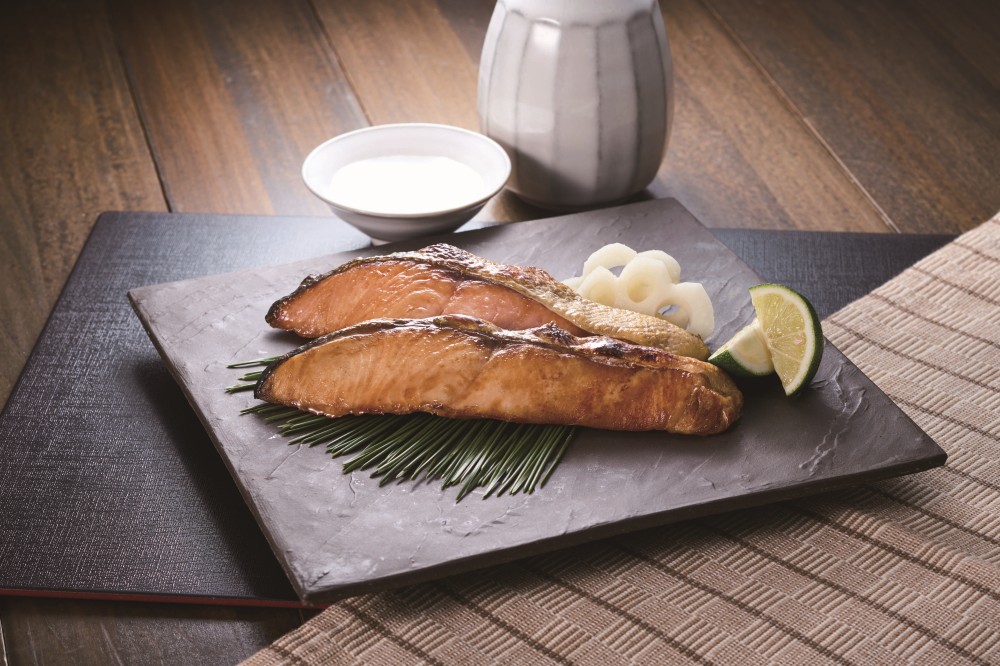 御祝.お返し,引出物,記念品は:北海道直送特別企画 三協水産 北海道日高沖　船上活〆桜鱒切身と秋鮭切身