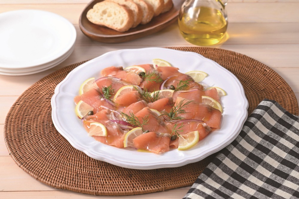 御祝.お返し,引出物,記念品は:北海道直送特別企画 三協水産 「生仕立て」船上活〆桜鱒スモークサーモン