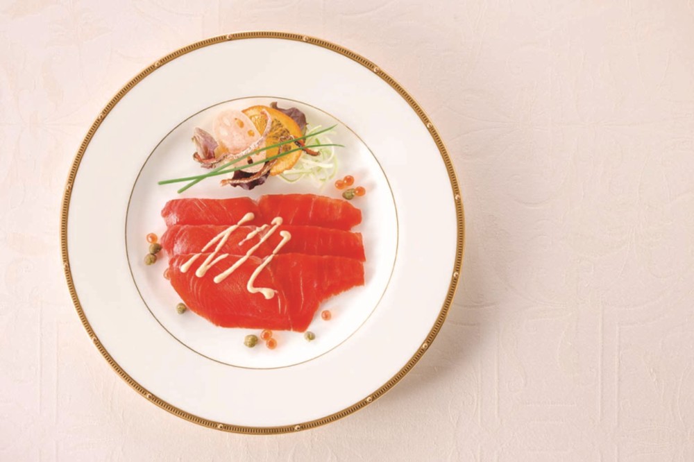 御祝.お返し,引出物,記念品は:北海道直送特別企画 王子サーモン 紅鮭スモーク姿切 (N)SSH55