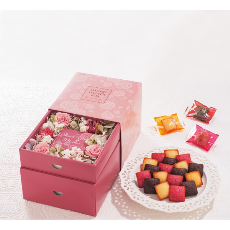 御祝.お返し,引出物,記念品は:【母の日専用】スイーツ＆フラワーＢＯＸ　銀座プチガトー商品のお届け期間：5.6(水)～5.10(日)。5月6日以降のご注文は「遅れてごめんね」対応となります。