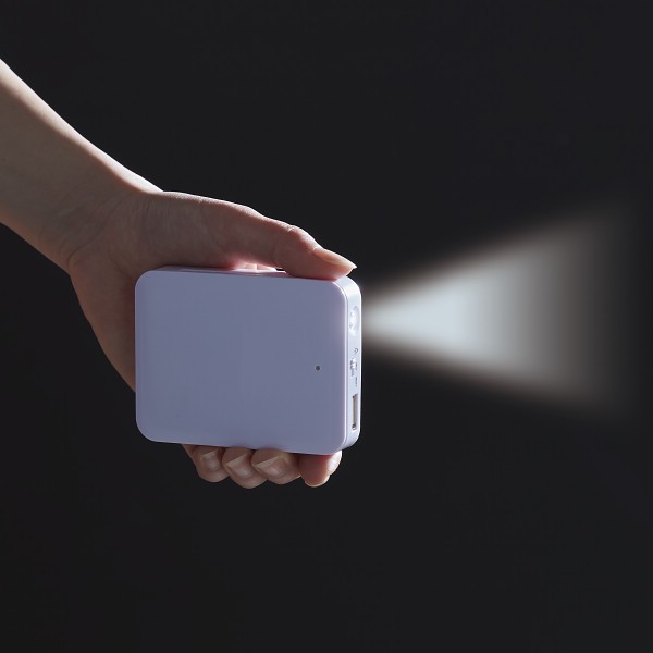 御祝.お返し,引出物,記念品は:乾電池式モバイルバッテリー（ライト付） PL-198