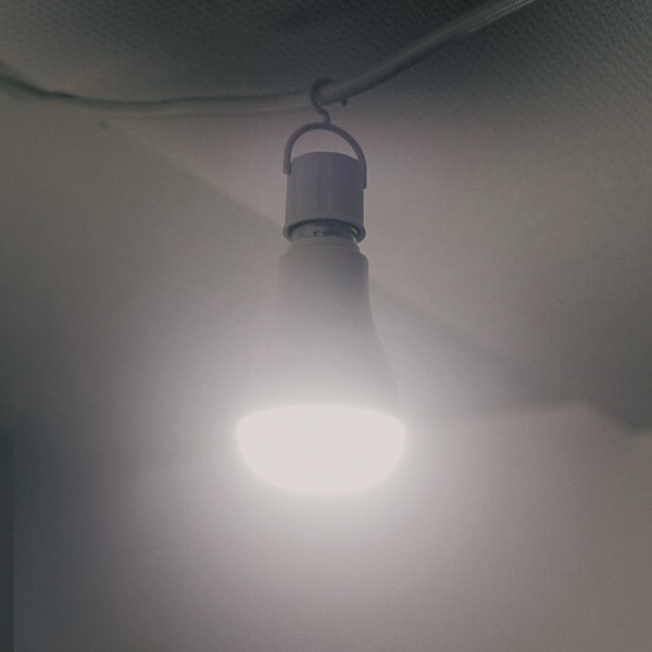 御祝.お返し,引出物,記念品は:レドバンス　防災用蓄電型ＬＥＤ電球 AC851690055