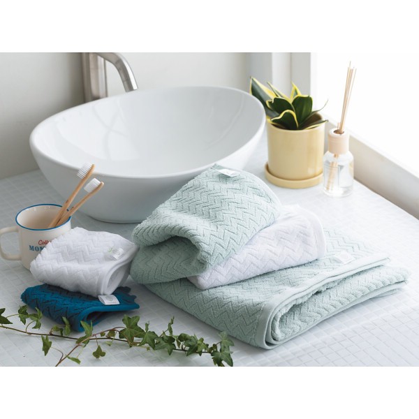 御祝.お返し,引出物,記念品は:びおふわ　至極のふんわりタオル　タオルハンカチ ネイビー B-70HF2