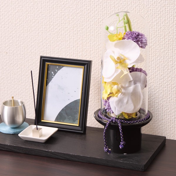 御祝.お返し,引出物,記念品は:プリマ　ガラスドームの供花　胡蝶蘭（造花） PRSYｰ0132