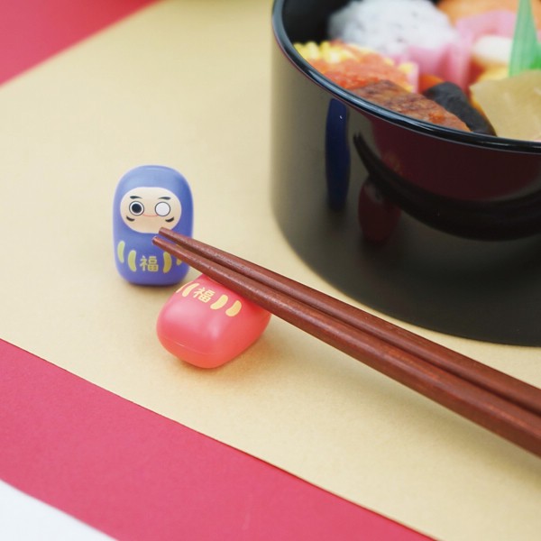 御祝.お返し,引出物,記念品は:起き上がり箸置き だるま EX-3378