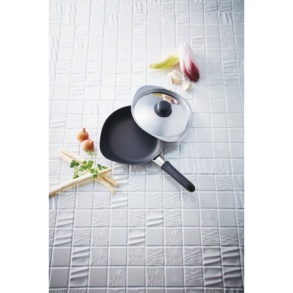 御祝.お返し,引出物,記念品は:柳宗理　マグマプレートフライパン（１８ｃｍ）蓋付 60002