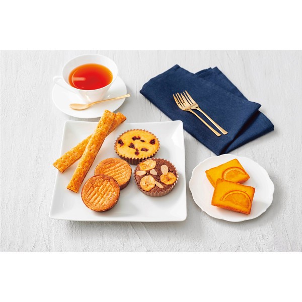 御祝.お返し,引出物,記念品は:リーガロイヤルホテル　ロイヤル・ガトー・アンサンブル（８個） RRB-01A