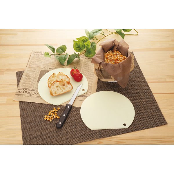 御祝.お返し,引出物,記念品は:エコ　カッティングボード（とうもろこし） KKC-104